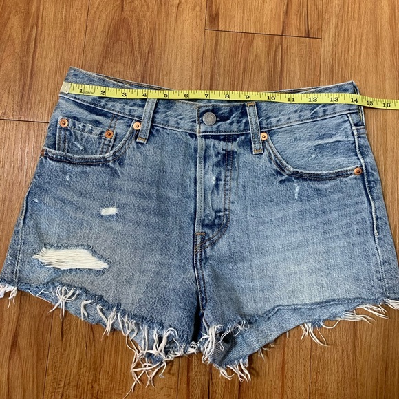 Levi’s High Rise Raw Hem Distressed Jean Shorts - Picture 3 of 10